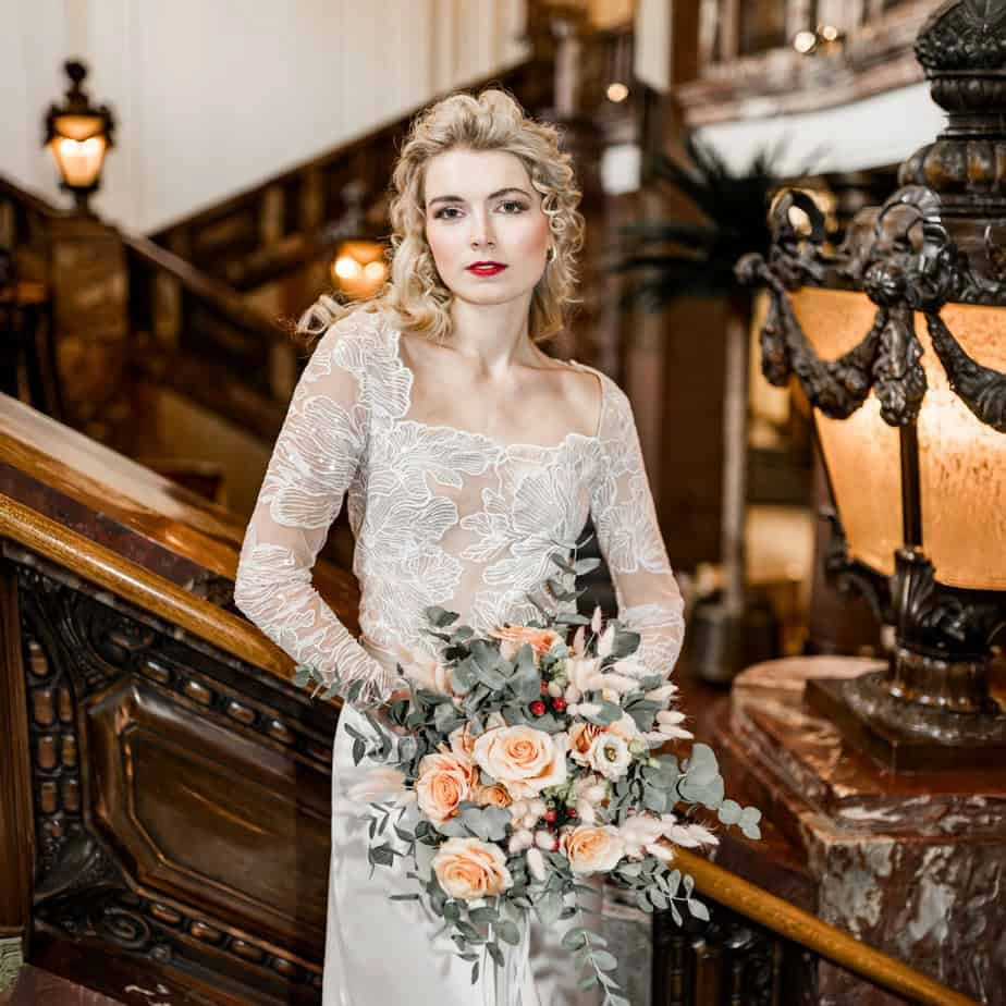 Braut mit Brautstrauß als Hinweis auf Hochzeitsfotograf Hamburg Preise